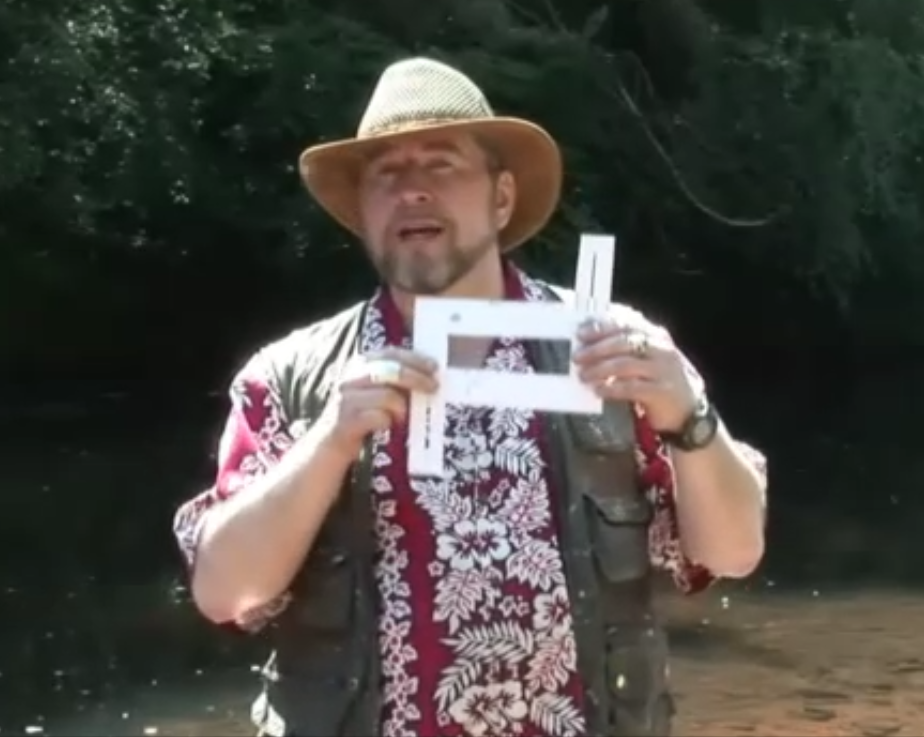 Rod explaining the view finder during the "secrets of the Palette Knife" DVD.